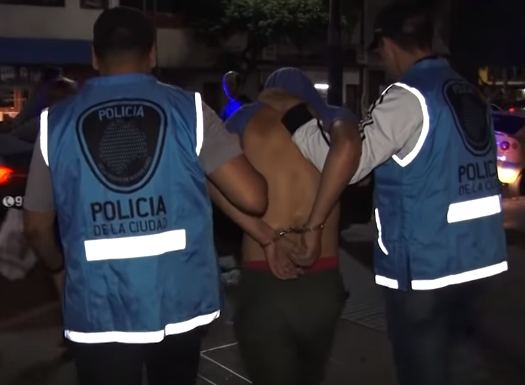Hombre ara�a atrapado