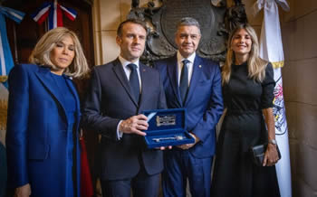 Macri entrega llave a Macron